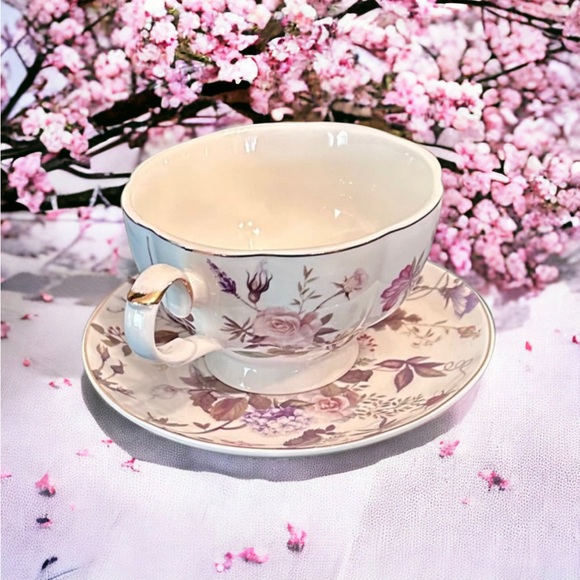 Beautiful Tea Cup and Saucer - Picture 12 of 15